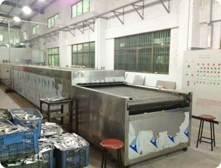 全自動(dòng)通過(guò)式超聲波清洗機(jī)